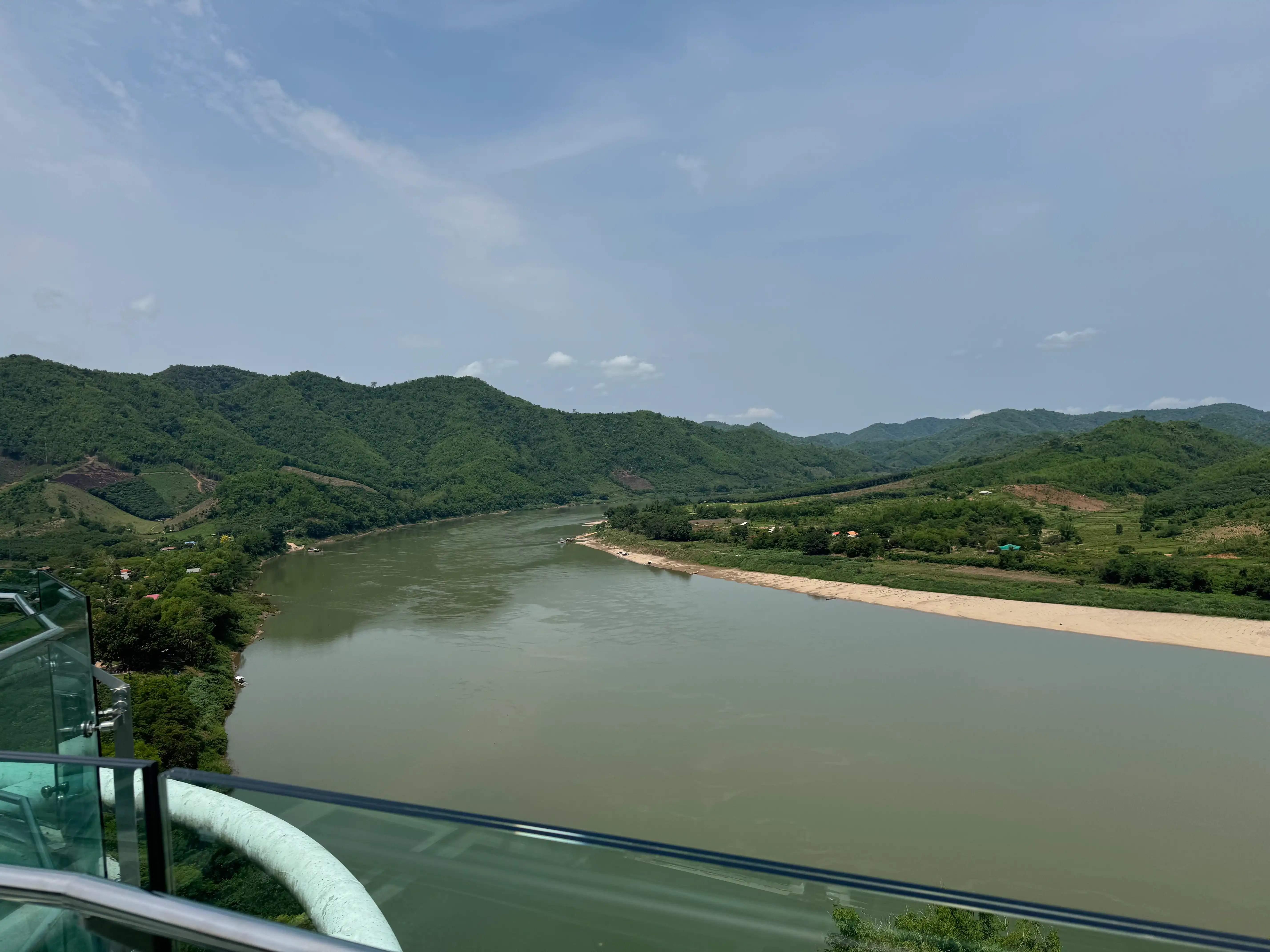 รถบัสจาก กรุงเทพฯ ไป เลย